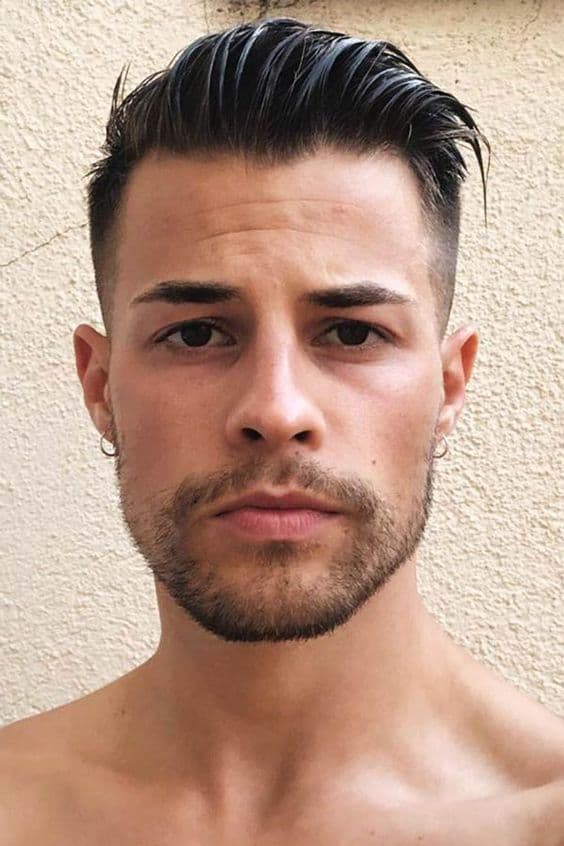 homem frustrado por ter impotência sexual